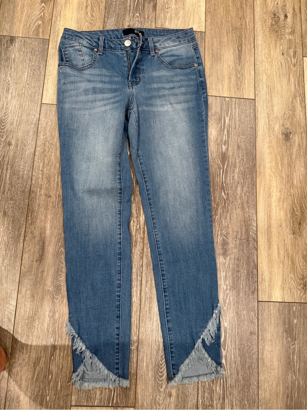 1822 Denim Blue Frayed V-Hem Ankle Skinny Jeans